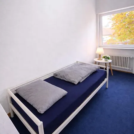 Land Lord 3-4 Sleeping Near Frankfurt Am Main *