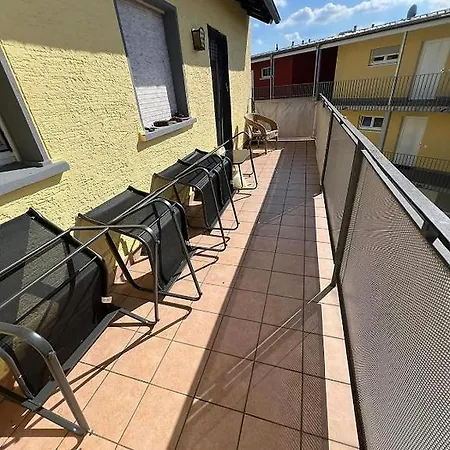 Land Lord 3-4 Sleeping Near Frankfurt Am Main