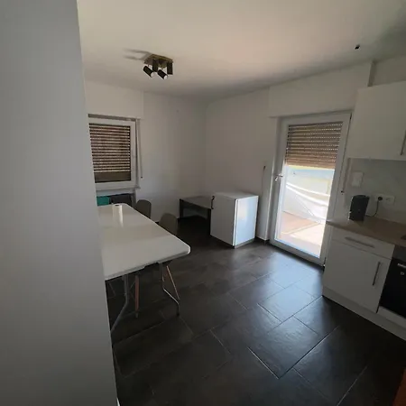 Land Lord 3-4 Sleeping Near Frankfurt Am Main *