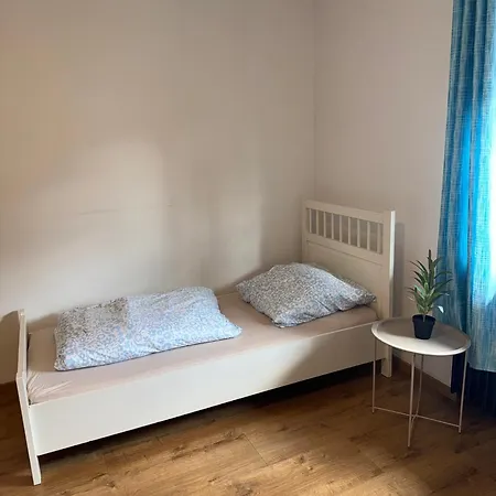 Land Lord 3-4 Sleeping Near Frankfurt Am Main *