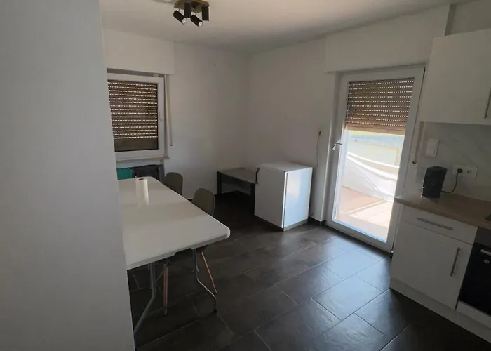 Land Lord 3-4 Sleeping Near Frankfurt Am Main *